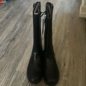 Black new boots for girls.